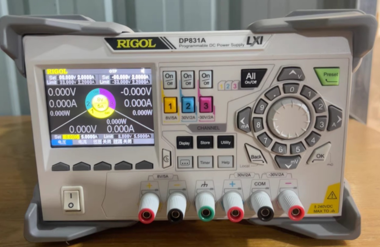 Linear Dc Power Supply Triple Output - 1 pz Rigol DP831A Alimentatore CC
